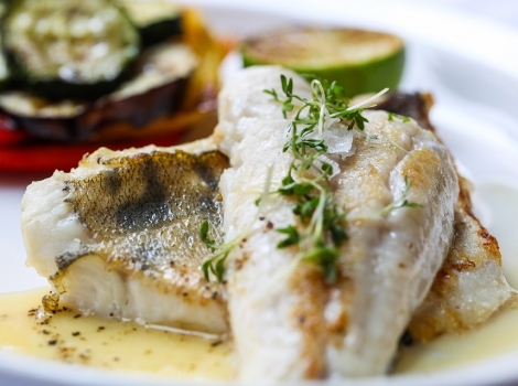 Filet de turbot morilles poêlées sauce vin jaune